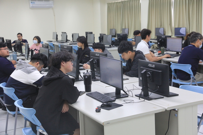 教學發展組- 114-2教師研習活動 - 淺談生成式 AI圖片