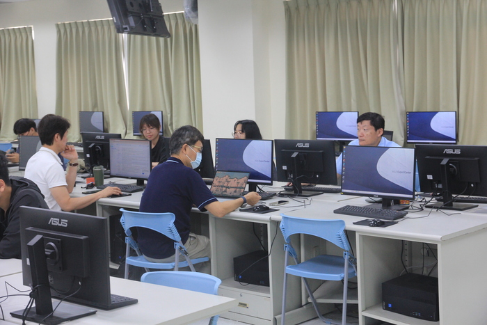 教學發展組- 114-2教師研習活動 - 淺談生成式 AI圖片